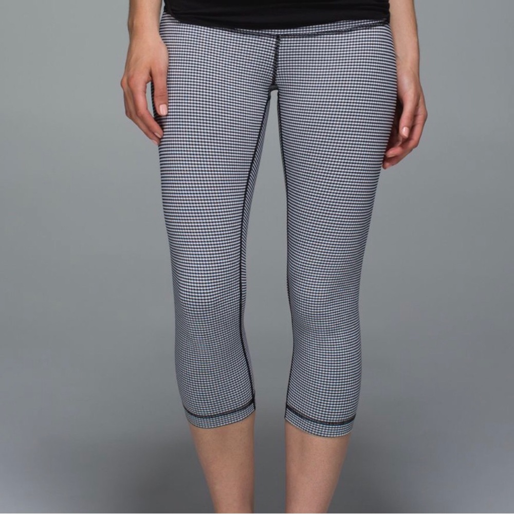 Lululemon Wunder Under cropped blue/white checked. Size 6